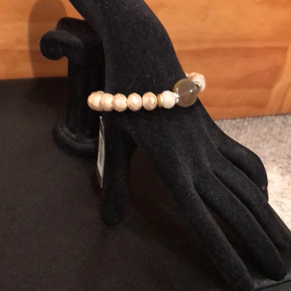Ali Khan New York Stretch Bracelet - Picture 3 of 5